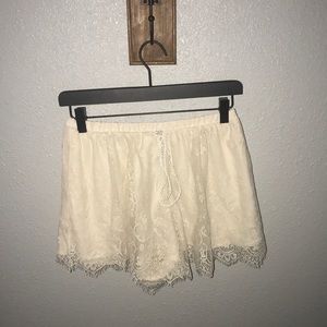 Cream Lace Shorts 💕